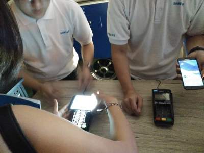 Visitor experiencing Samsung's new feature; the Samsung Pay.