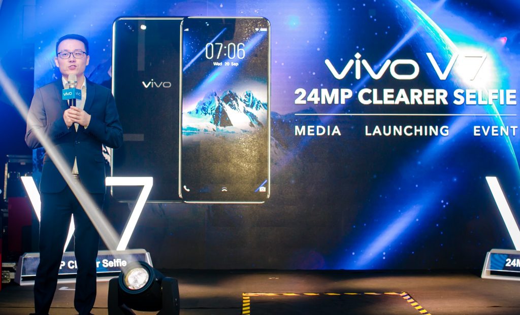 Chief Executive Officer of vivo Malaysia, Mike Xu (徐苗) welcoming guests at the media launch of vivo V7