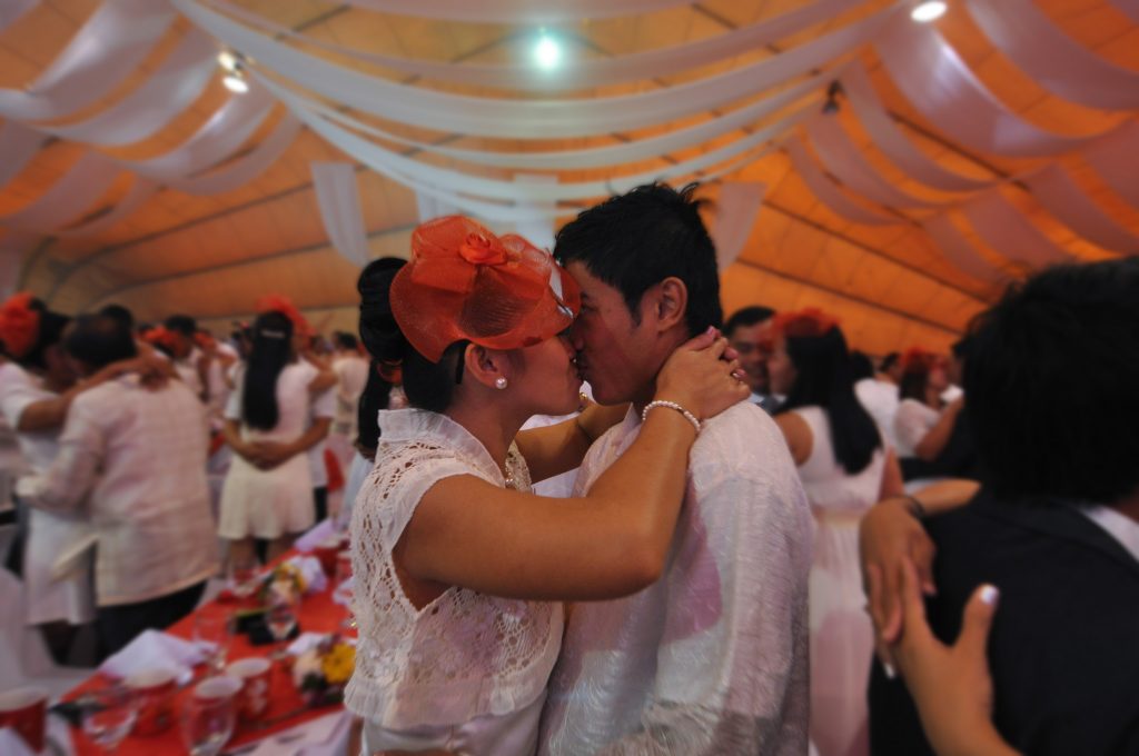 One of the many couples kissing after being tied the knot 
