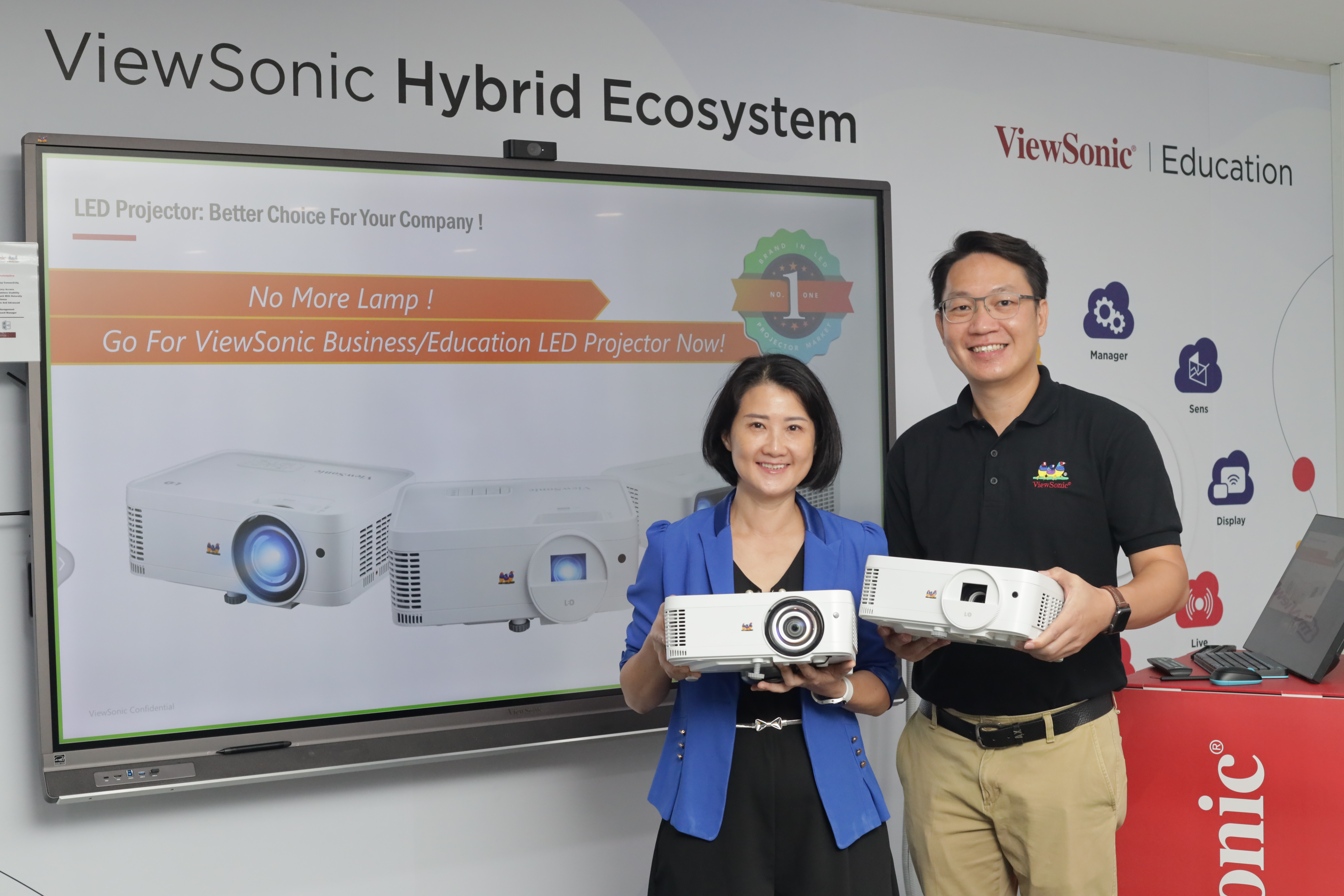 (L to R) Grace Lim, General Manager & Partner of ViewSonic Malaysia with Country Manager of ViewSonic Malaysia, Mr Chaw Foo Hong