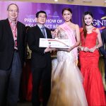 Prize present to Miss Perfect Body witnessed by judges [from L - R]: Vincent Chong, General Manager, Paradigm Complex; Dato’ Goh Cheh Yak, Gintell Group Managing Director; Melissa Wong Meng Ting, Miss Perfect Body Winner; Carrie Lee Sze Kei, Miss Chinese Cosmos 04/05 Champion & Organiser of Miss Chinese Cosmos Pageant Southeast Asia 2016; CT Chin, International Brand Builder