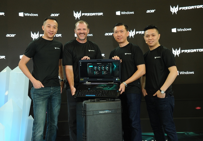 From L-R: Johnson Seet, Director of Products, Acer Malaysia; Bruce Howe, General Manager, Microsoft Consumer and Devices Sales, Microsoft Malaysia; Chan Weng Hong, General Manager of Products, Sales and Marketing, Acer Malaysia; Jeffrey Lai, Product Manager, Acer Malaysia