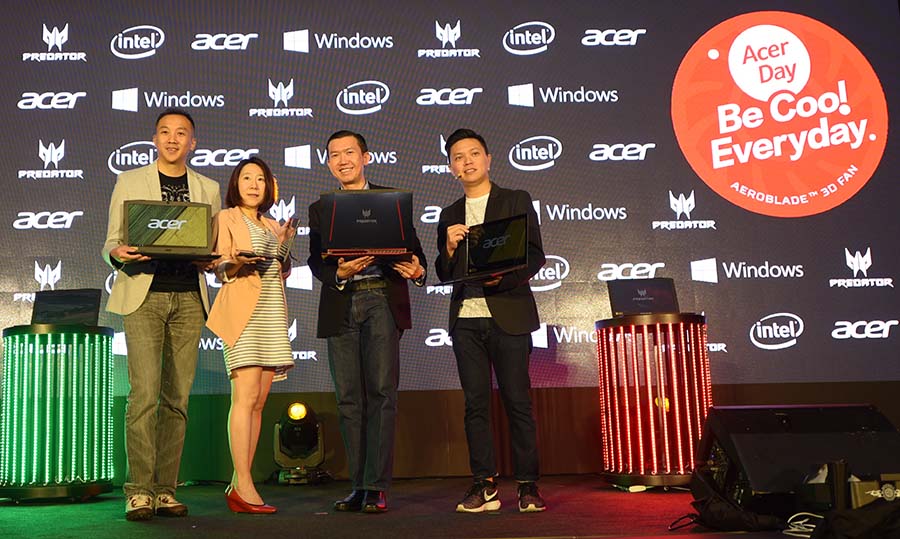 Johnson Seet, Karen Chiang, Chan Weng Hong and Jeffrey Lai with Acer devices