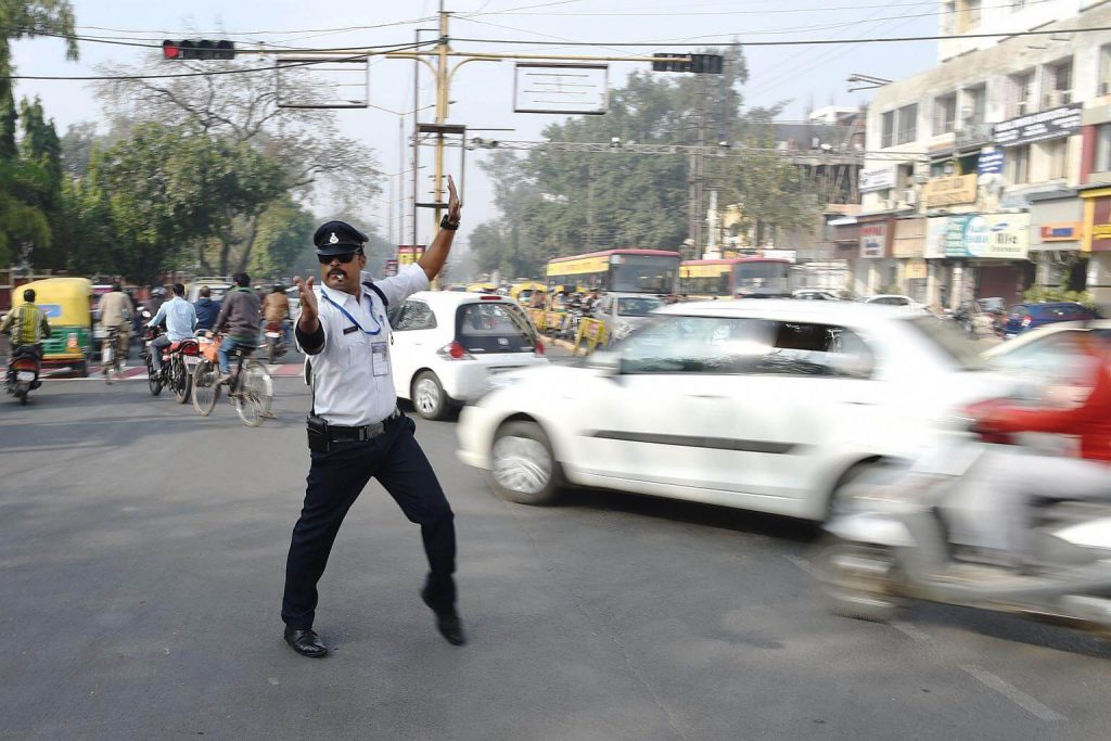 Moonwalking Indian Cop Keeps Traffic Entertaining