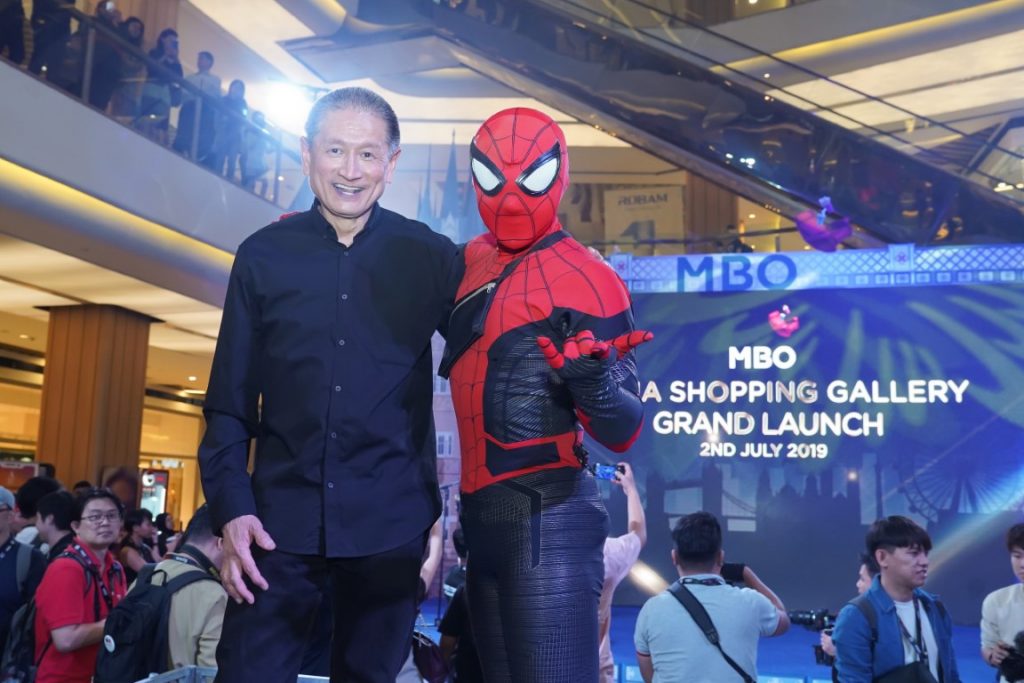 Hee posing with 'Spiderman' during the grand launch event